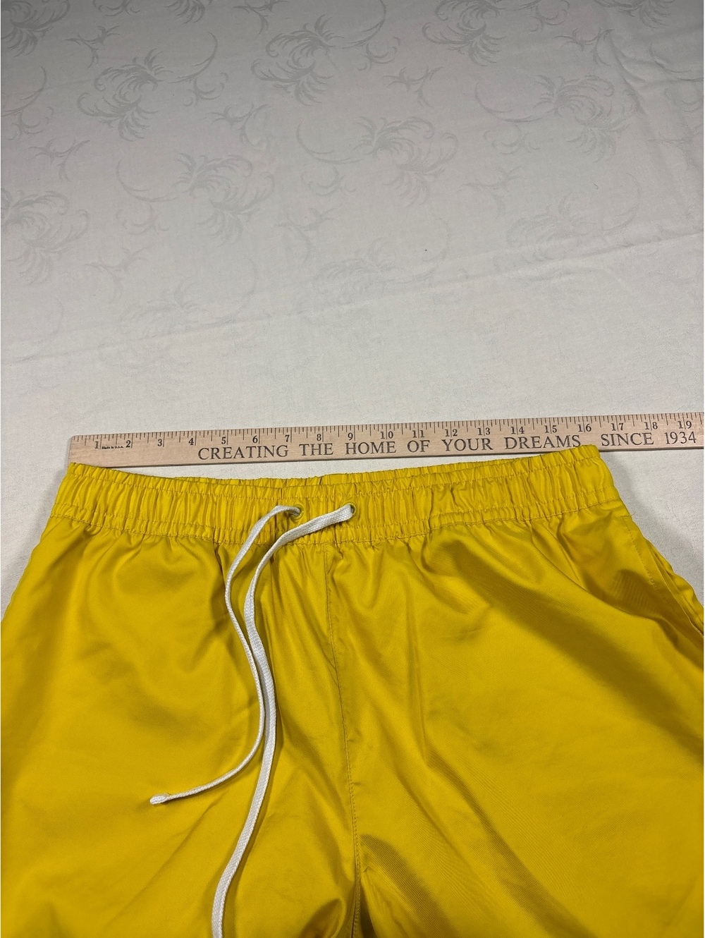 Nike Sportswear Yellow Flow Shorts Mens Size Large 6” Inseam - Picture 6 of 7